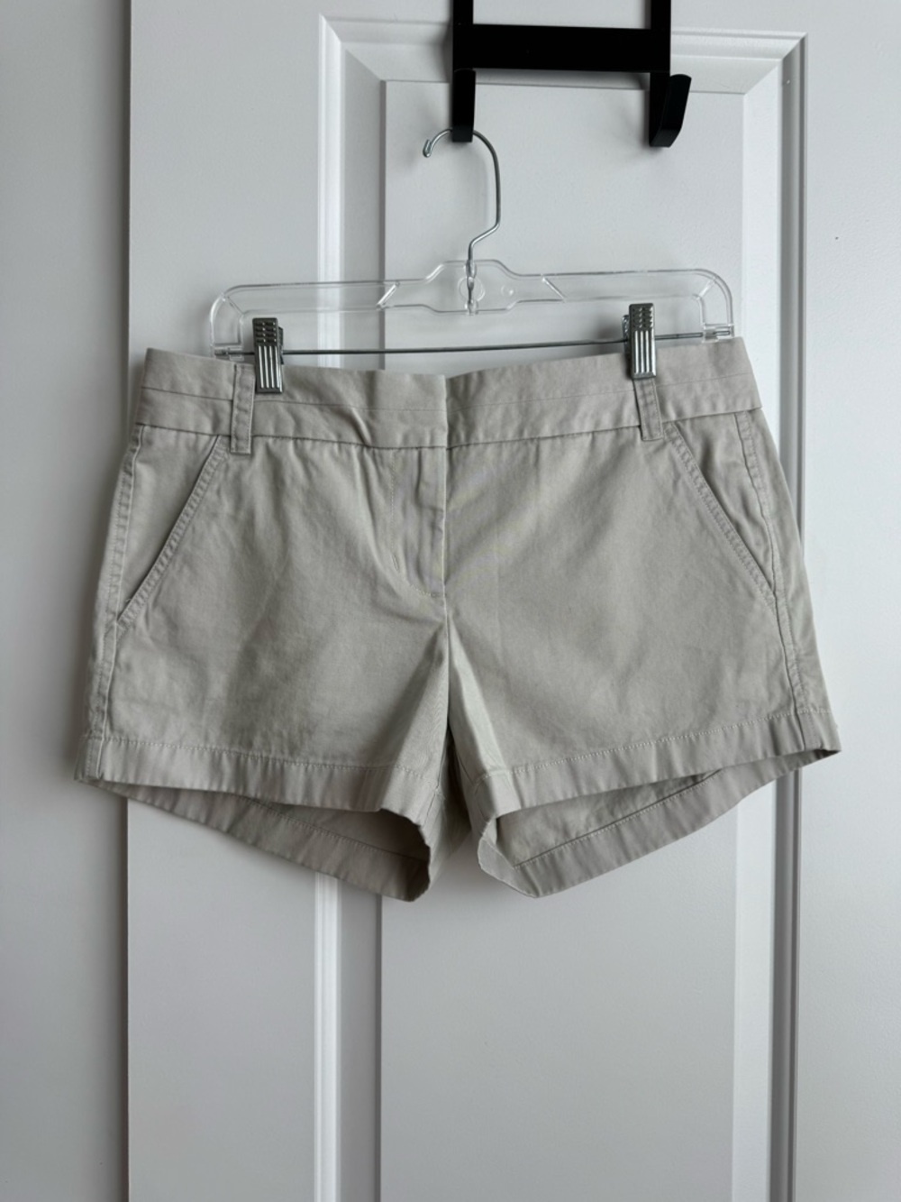 NWT J.Crew 3” Chino Shorts in Stone - Size 6